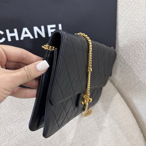 Authentic CHANEL black lambskin single flap classic crossbody single flap - Picture 3 of 16